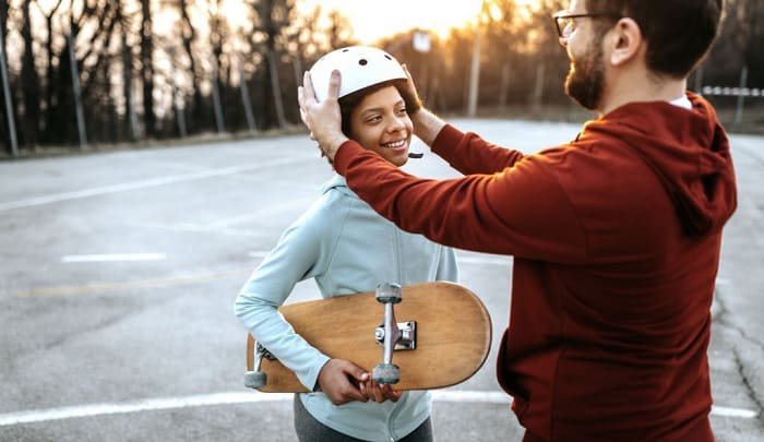 L'Importance de Bien Ajuster un Casque : Assurer Votre Sécurité en Skateboard